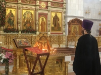 В главном храме Хабаровска помолились о погибших в Казани