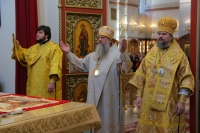 Митрополит Артемий в сослужении епископа Аристарха возглавил воскресное богослужение в кафедральном соборе