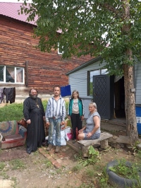 Хабаровский священник посетил социальный приют в селе Петропавловка