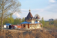 Строящийся Казанский храм увенчан куполами и крестами