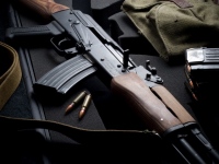 Клирик Покровского храма освятил стрелковое оружие новобранцев железнодорожного батальона