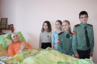 Хабаровские школьники организовали концерт для стариков в богадельне