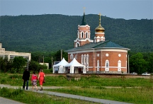 Правящий архиерей освятил храм во имя святого благоверного князя Димитрия Донского в поселке Корфовский. 9 июня 2013 года.