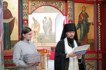 Первый выпуск слушателей Курсов православных экскурсоводов при Хабаровской духовной семинарии. 13 июня 2013 года.