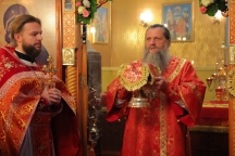 Митрополит Артемий возглавил Божественную литургию в храме святого великомученика Дмитрия Солунского в селе Князе-Волконское 8 ноября 2021 года